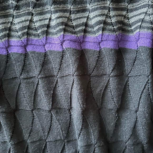 London Times Black Sweater Self-patterned Large DRESS with a touch of Purple. - Picture 9 of 10